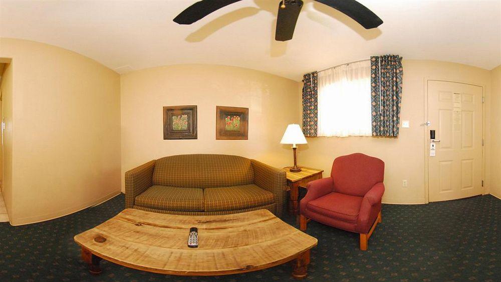 Days Inn & Suites By Wyndham Llano Exteriör bild